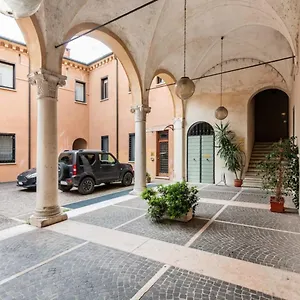 Residenza Palazzo Petrozzani Mantova