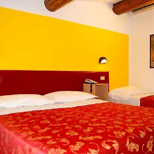 Hotel Mantegna Stazione, Mântua